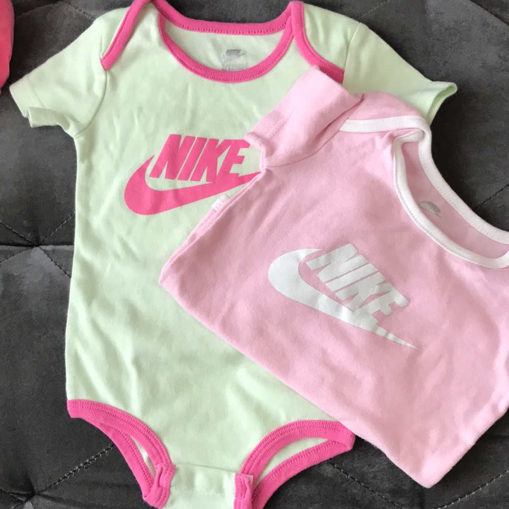 Nike onsies size 9-12 month